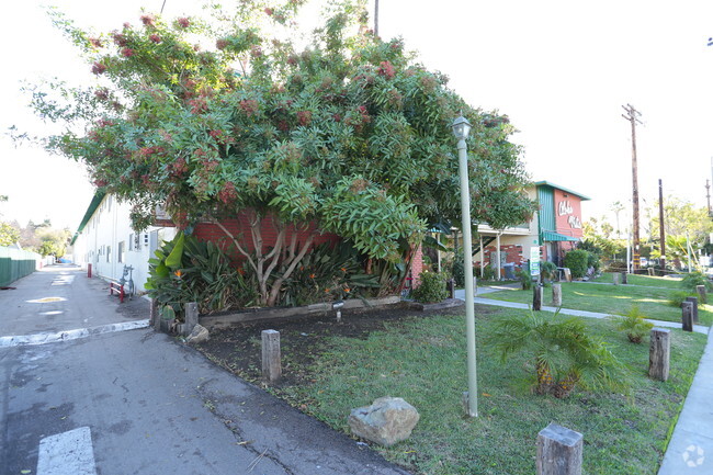 Building Photo - Aloha Vista Apartments