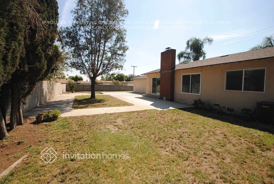 Building Photo - 615 N Sycamore Ave