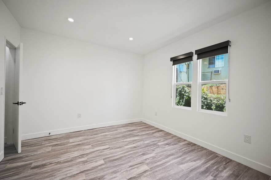 Building Photo - 1023 Tremont St