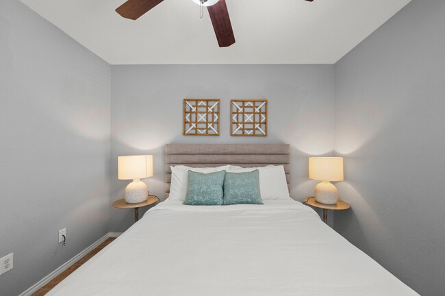 Building Photo - Cline