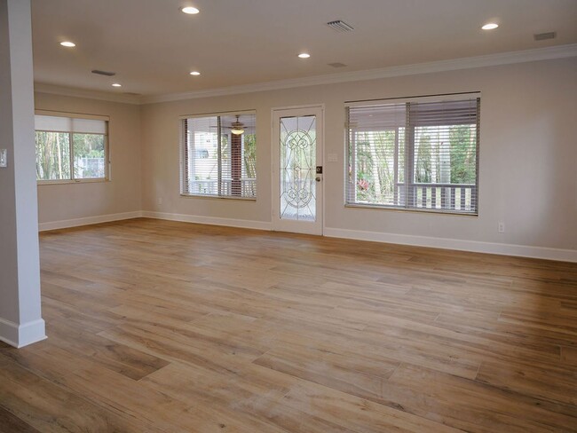 Building Photo - Riverfront Oasis in the City of Tampa!