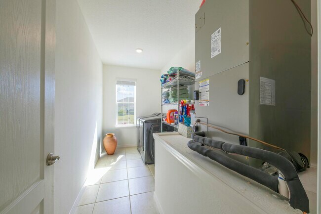 Building Photo - 4042 SW Jaqust St