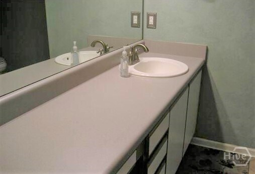 Building Photo - 2 St Ives Dr