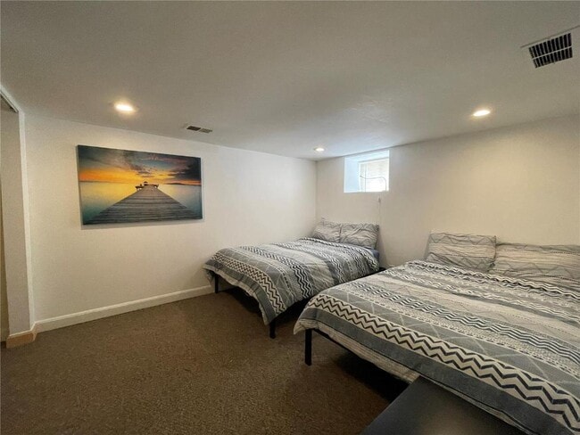 Building Photo - 5746 De Giverville Ave