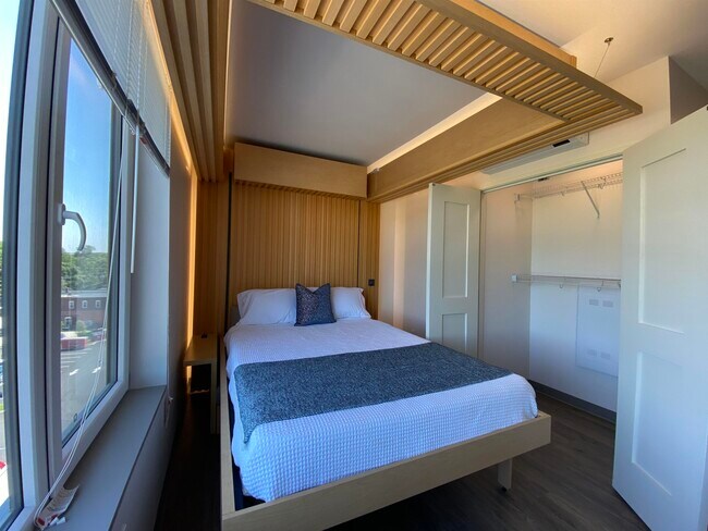 Building Photo - 409 Elm St