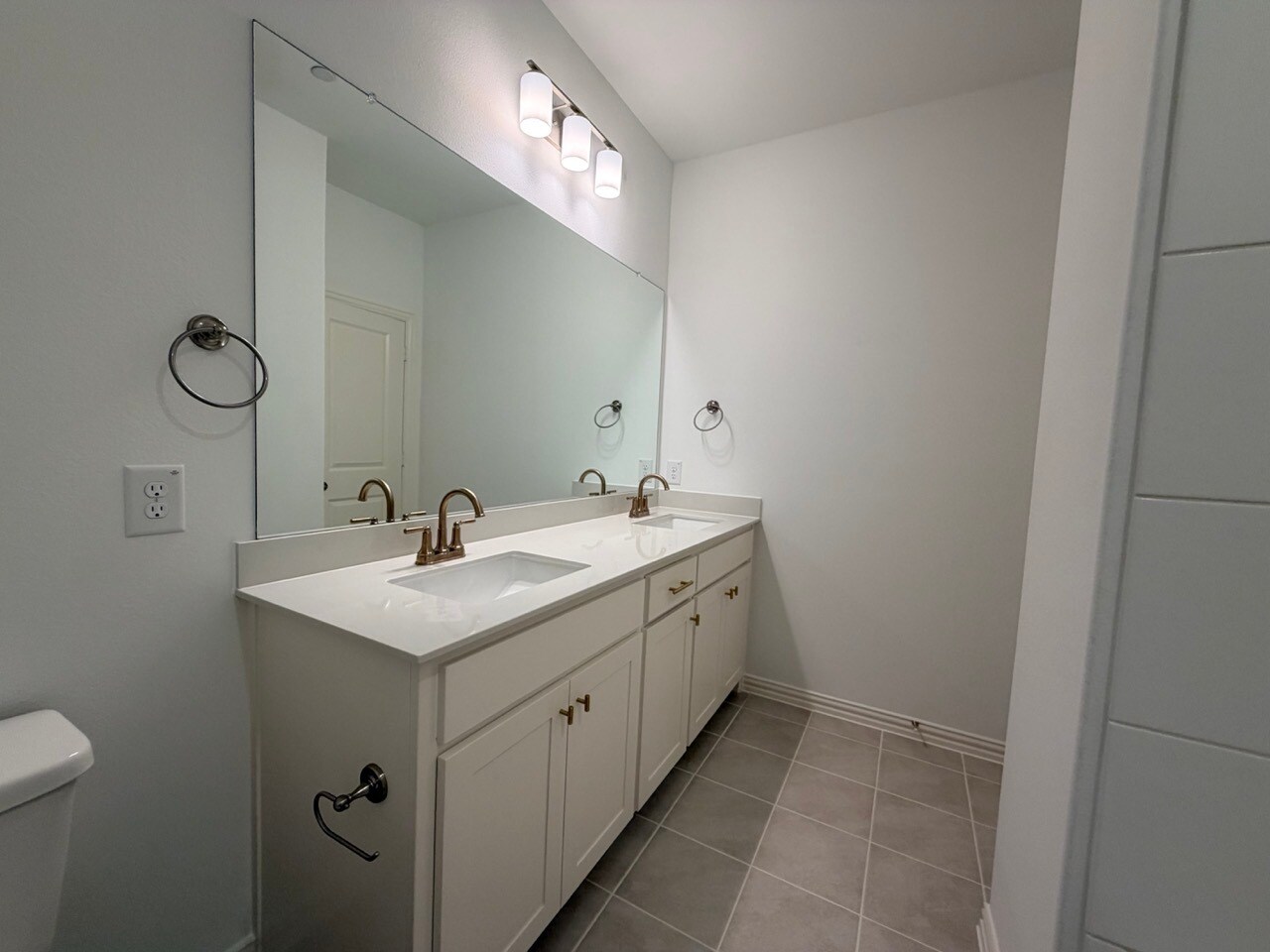 guest bathroom - 4809 Lunker St