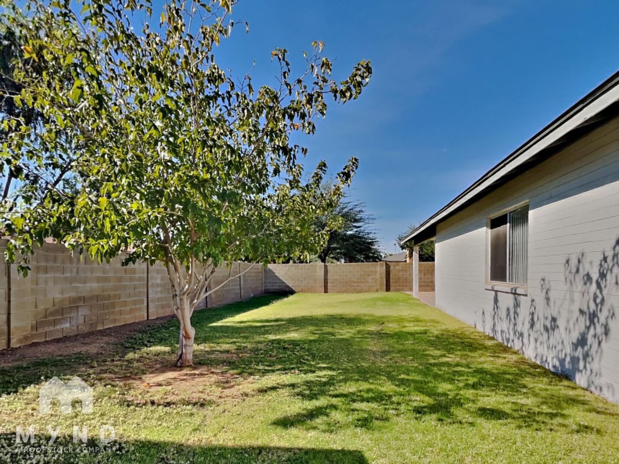 Building Photo - 725 W Utopia Rd