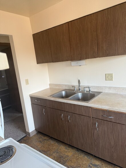 Building Photo - 729 Oakdale Ave