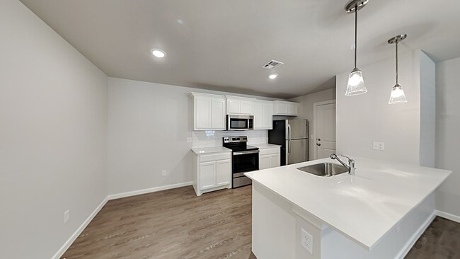 Building Photo - 2 Bedroom 2 Bathroom 2 Car Garage Duplex close to Broadway Extension, a short distance from Edmon...