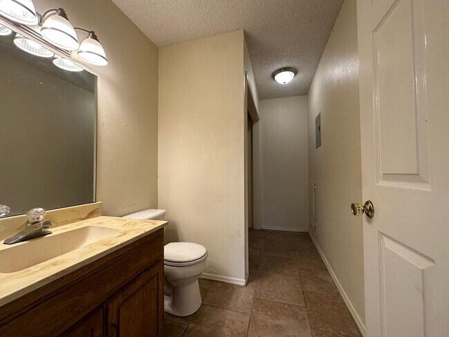 Building Photo - BRO314-316