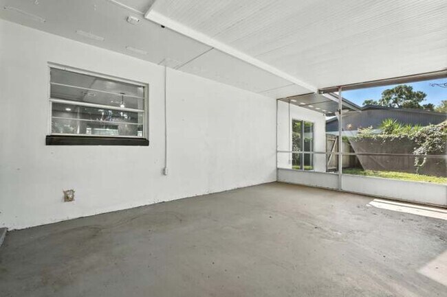 Building Photo - Beautiful 3 Bedroom House in Quiet Port Or...