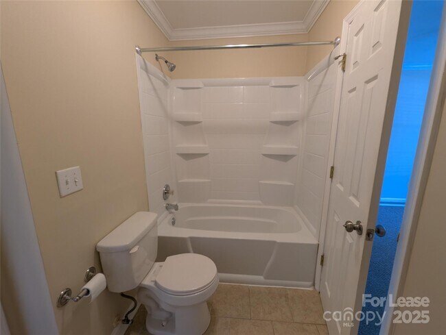 Building Photo - 125 Foxglove Dr