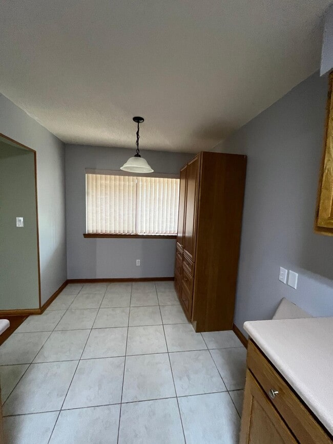 Building Photo - 3945 Balsam Dr