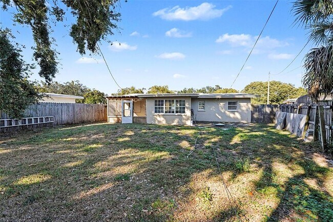 Building Photo - 2169 Dell Ave