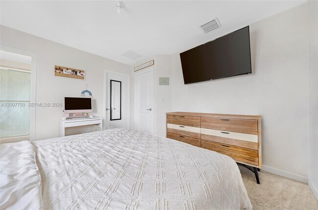 Building Photo - 1158 SE 23rd Ave