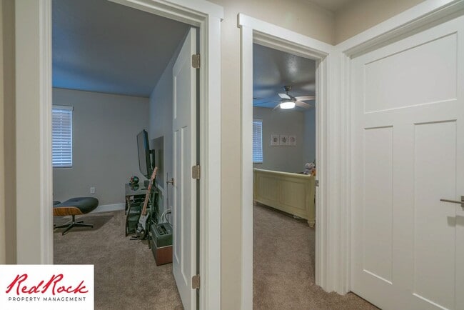 Building Photo - Beautiful townhome in desirable neighborho...