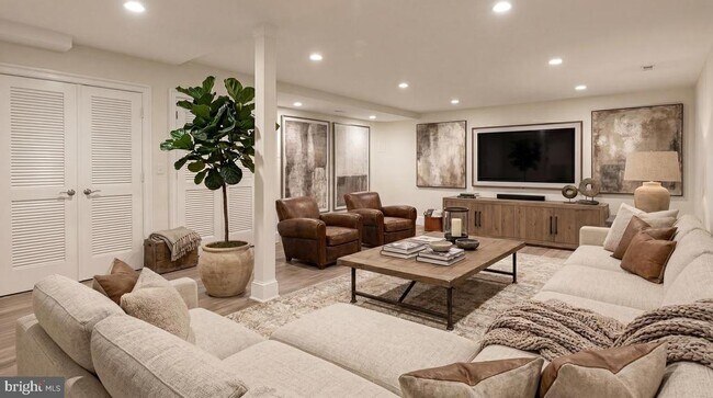 Building Photo - 11218 River View Dr