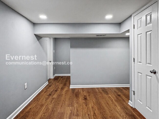 Building Photo - 8010 Carmel Dr