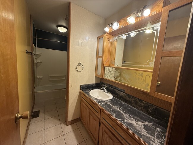 Building Photo - 613 Newberry Dr