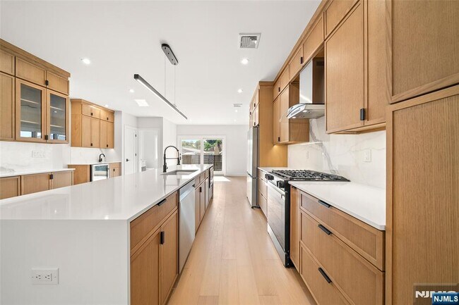Building Photo - 450 N 10th St