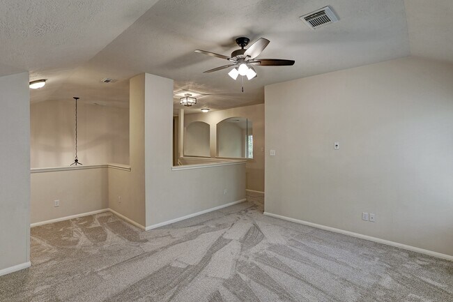 Building Photo - 18 Prairie Oak Dr