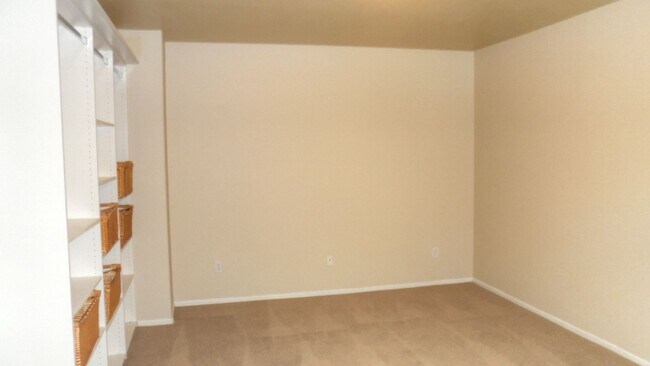 Building Photo - Charming 2 Bed/2 Bath Townhouse In Redlands!