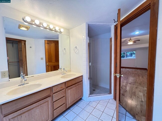 Building Photo - 1139 Sierra Vista Way