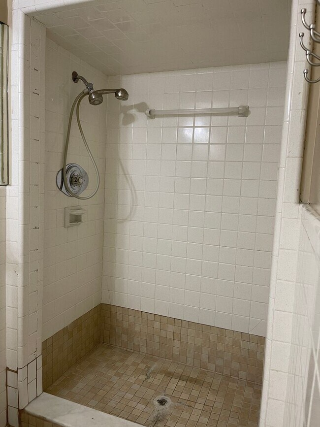 Building Photo - Glenn Ave Home