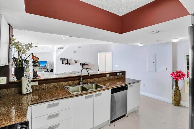 Building Photo - 16699 Collins Ave