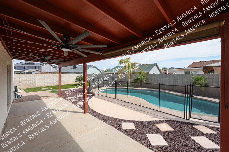 Building Photo - 6631 N 84th Dr