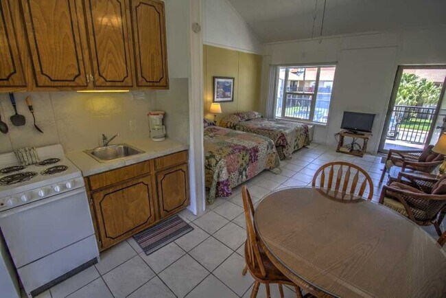 Building Photo - 208 W Kingfish St