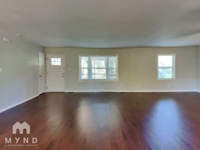 Building Photo - 5613 Deerborn Dr