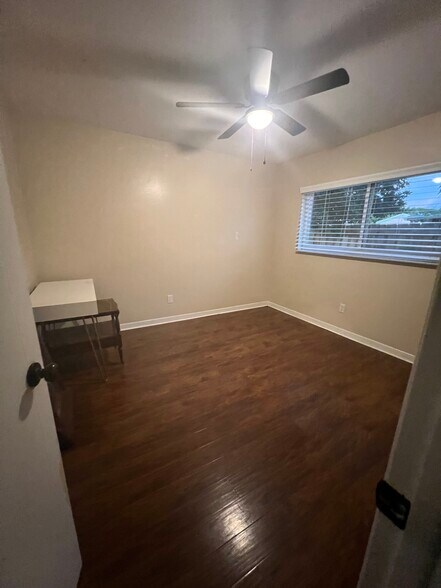 Building Photo - 6959 Aberfeldy Ave N