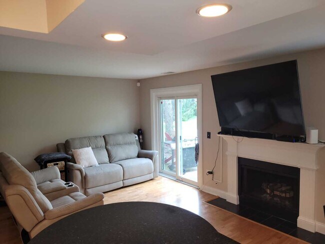 Building Photo - 35 Foxcroft Rd