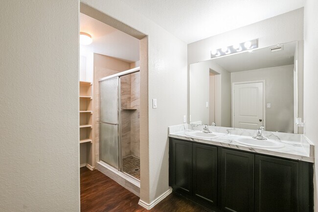 Building Photo - 20327 Louetta Reach Dr
