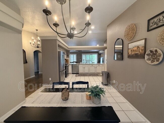 Building Photo - 2134 Desert Palms Dr