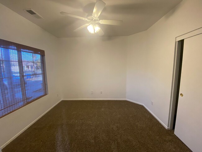 Building Photo - Great location on this split floorplan 3 b...