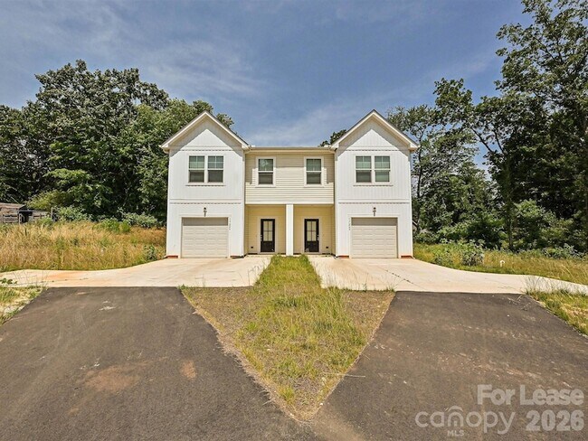 Building Photo - 1725 E Cloaninger Ave