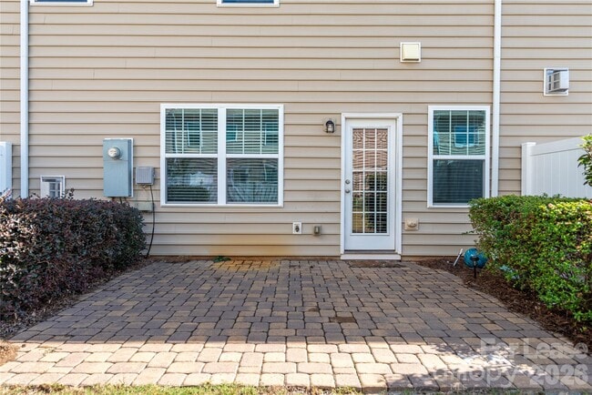 Building Photo - 106 Clarendon St