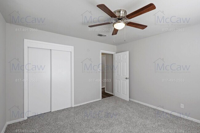 Building Photo - 816 Sandell Dr