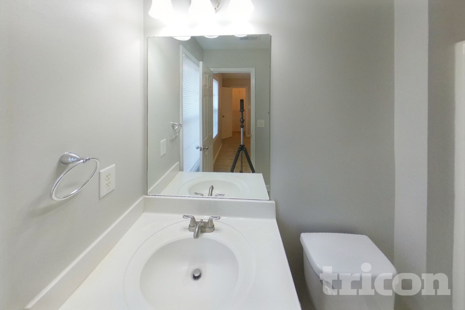 Building Photo - 1563 Little Creek Dr