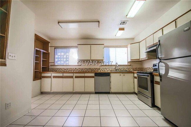 Building Photo - 113 Woodley St