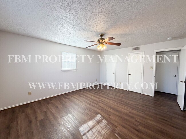 Building Photo - 493 Bryant Ave