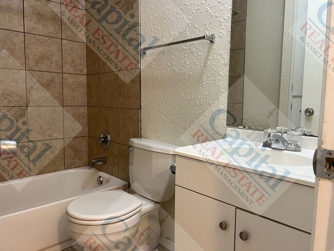 Building Photo - Charming 2 Bedroom Close to Campus