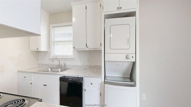 Building Photo - 806 Oran Cir