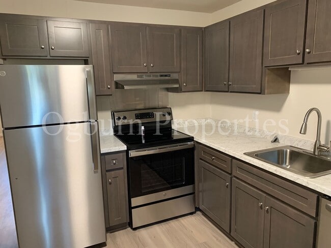 Building Photo - 217-B Mayberry Ave-2BR/1BA-APT!!