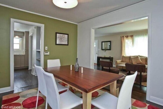 Building Photo - 908 E Hampton Rd