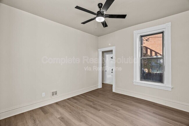 Building Photo - 3915 Russell Blvd