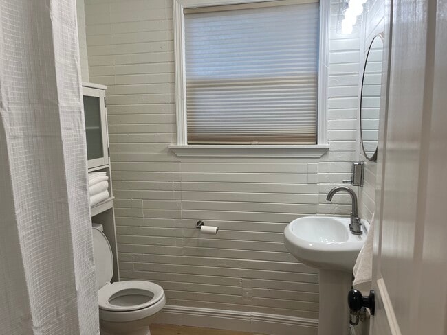 Building Photo - 904 Kentucky St