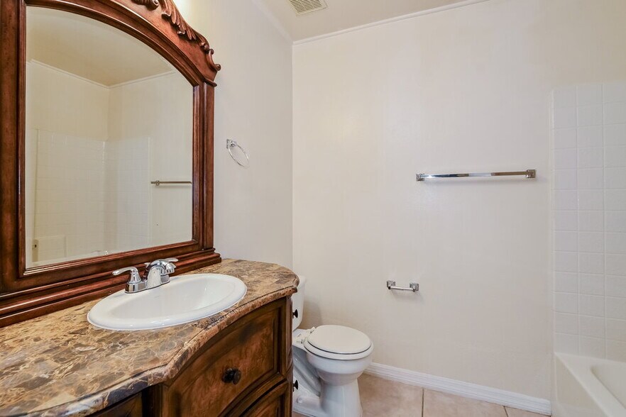 Building Photo - 12641 Parkbury Dr